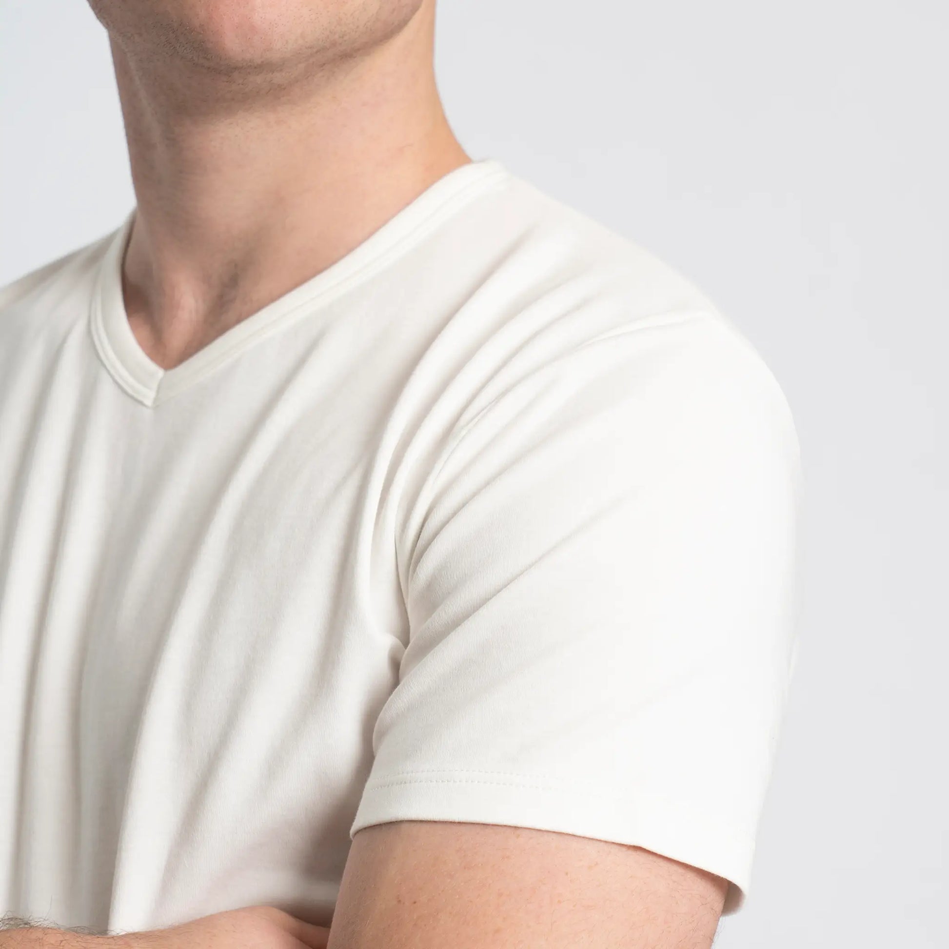 mens plastic free tshirt vneck color white